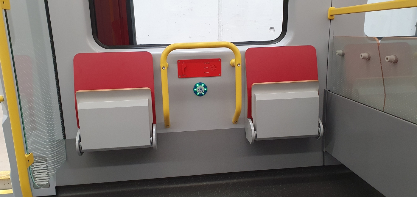 ingeklapt trein of tram gebogen multiplex